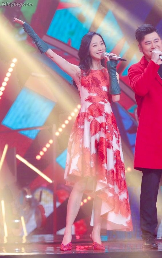 外表孤傲的女星韩雪性感玉腿(6/7)