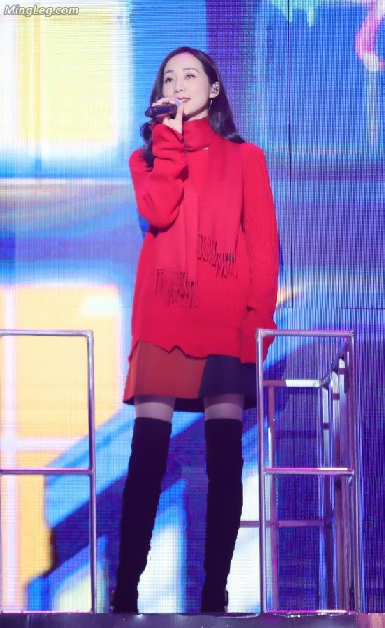 极品美人韩雪肉丝长靴登台献唱(2/7)