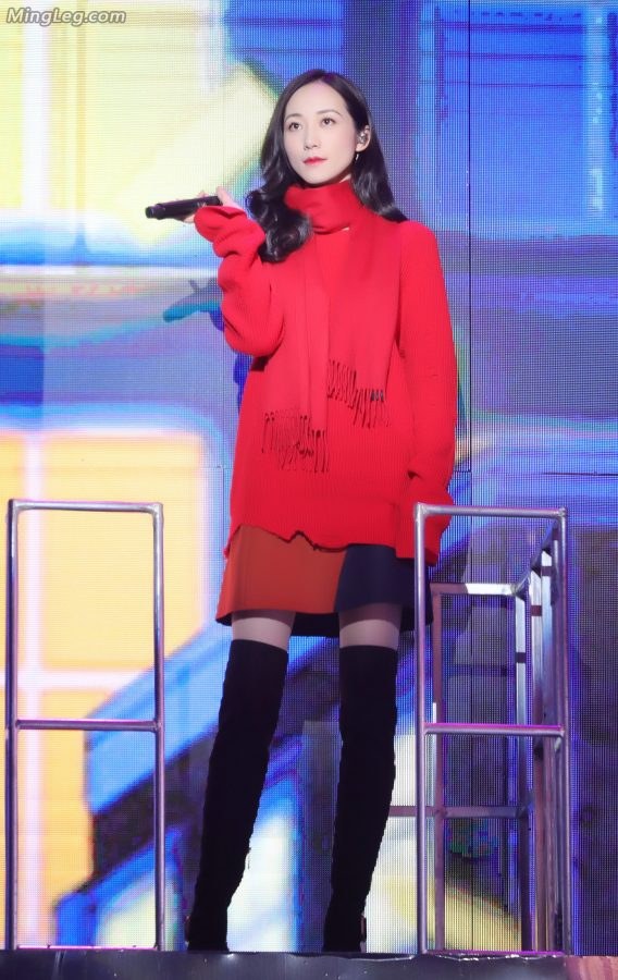 极品美人韩雪肉丝长靴登台献唱(4/7)