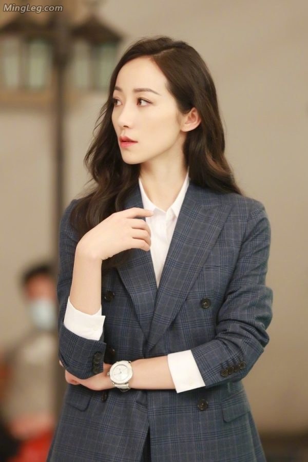韩老师韩雪的西服套装不露腿就是单纯喜欢(3/9)