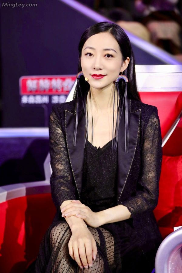 韩美人韩雪录制《最强大脑》纱裙美腿半露(3/14)