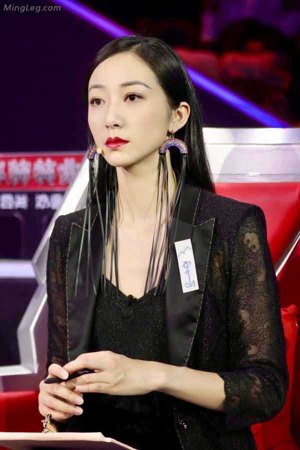 韩美人韩雪录制《最强大脑》纱裙美腿半露(4/14)