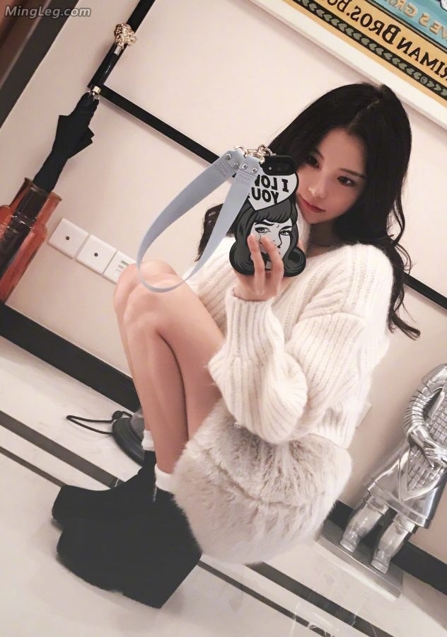 小可爱黄一琳居家美腿白棉袜(5/9)