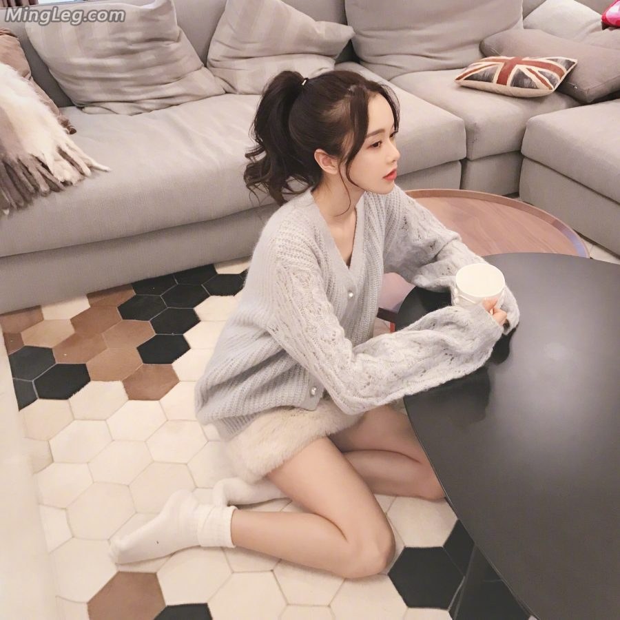 小可爱黄一琳居家美腿白棉袜(8/9)