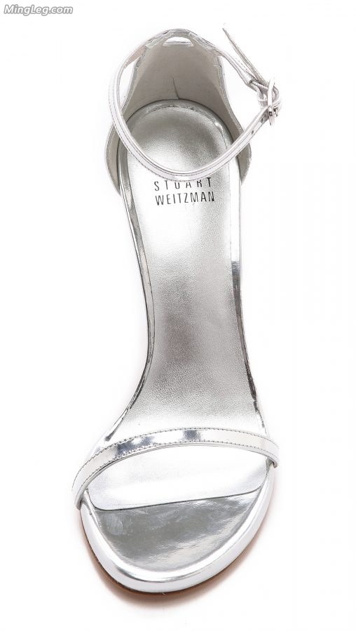菅纫姿脚上的Stuart Weitzman银色高跟鞋特写(11/13)