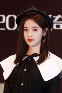 冰清玉洁的美少女鞠婧祎颜值在线玉腿笔直