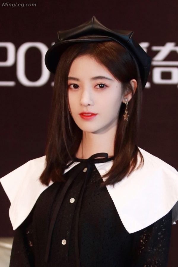 冰清玉洁的美少女鞠婧祎颜值在线玉腿笔直(12/15)