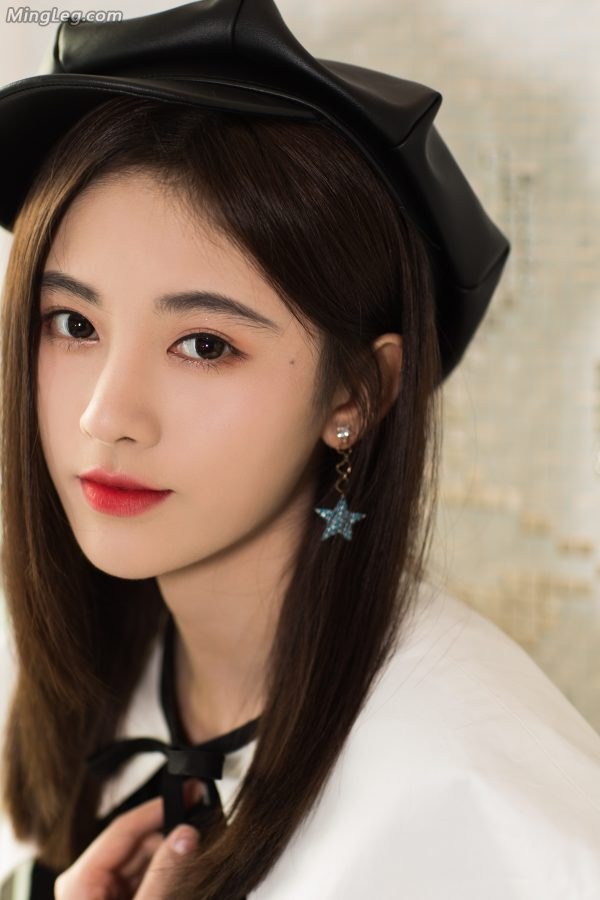 冰清玉洁的美少女鞠婧祎颜值在线玉腿笔直(5/15)