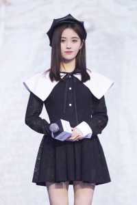 冰清玉洁的美少女鞠婧祎颜值在线玉腿笔直
