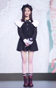 冰清玉洁的美少女鞠婧祎颜值在线玉腿笔直