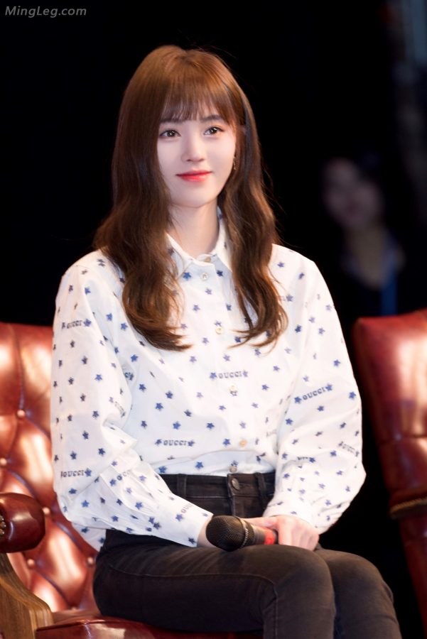 安安静静的美少女鞠婧祎牛仔裤运动鞋(4/4)