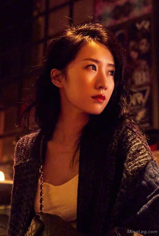 "Everything Is Good" Li Nian, the second sister-in-law of the Su family, has full marks for her charm in short boots, high heels and beautiful legs in a night shot(7/9)