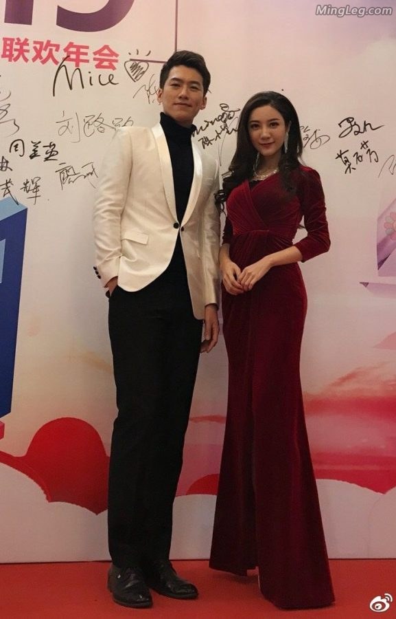 林琳穿红色分叉长裙主持合集(5/7)