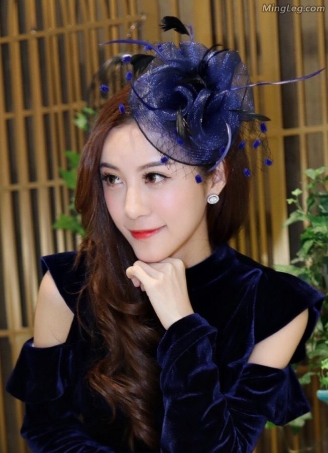 林琳穿天鹅绒旗袍化身民国小贵妇(3/8)