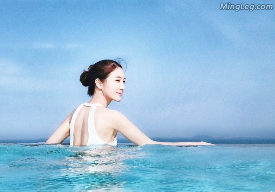 穿泳衣的美女DJ林琳大腿白足(4/4)
