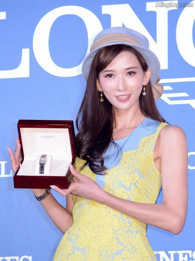 林志玲阿姨玉腿穿金属细高跟鞋扮嫩(6/35)