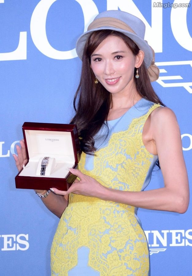 林志玲阿姨玉腿穿金属细高跟鞋扮嫩(7/35)