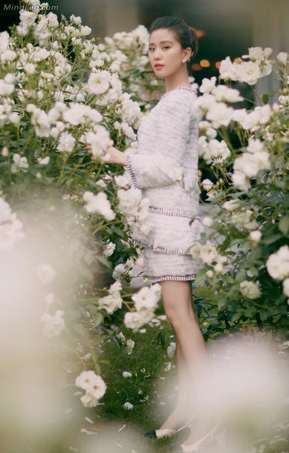 Beautiful pastoral scenery Liu Shishi's beautiful legs and fair skin(9/11)