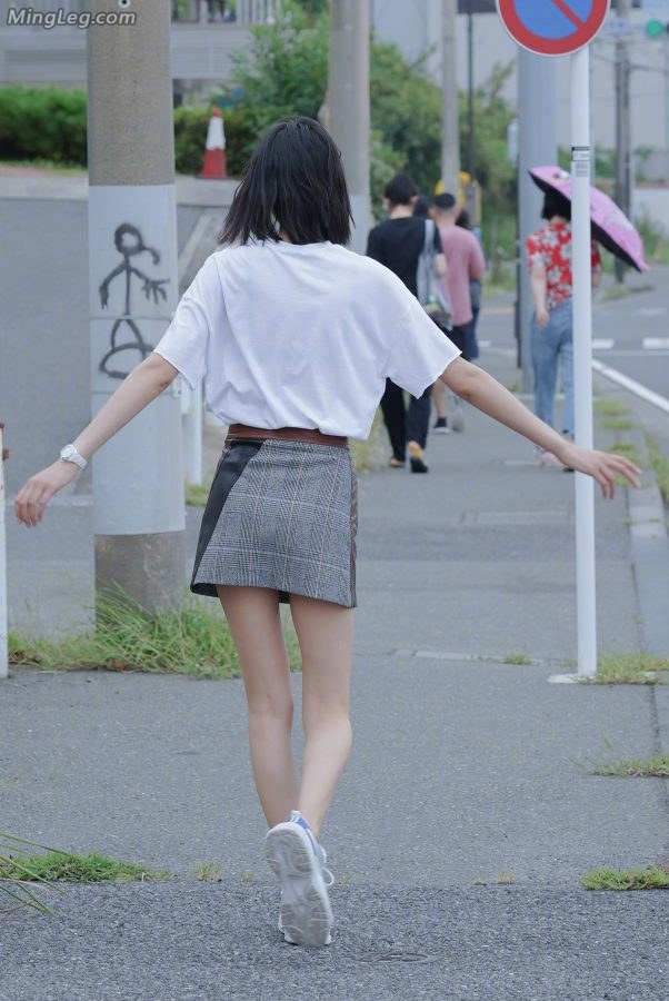 刘雯纯美外拍没有高跟鞋长腿依旧诱人(2/6)