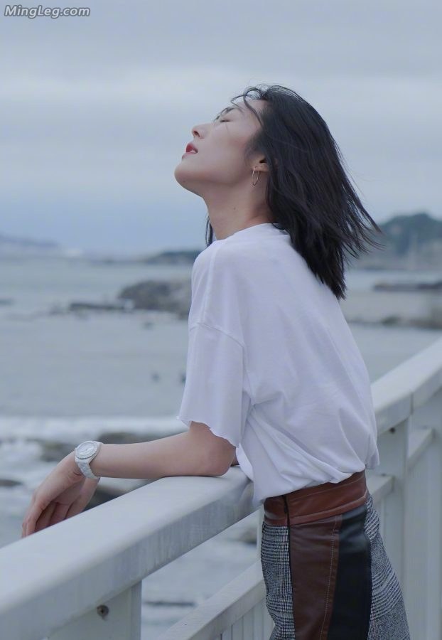 刘雯纯美外拍没有高跟鞋长腿依旧诱人(3/6)