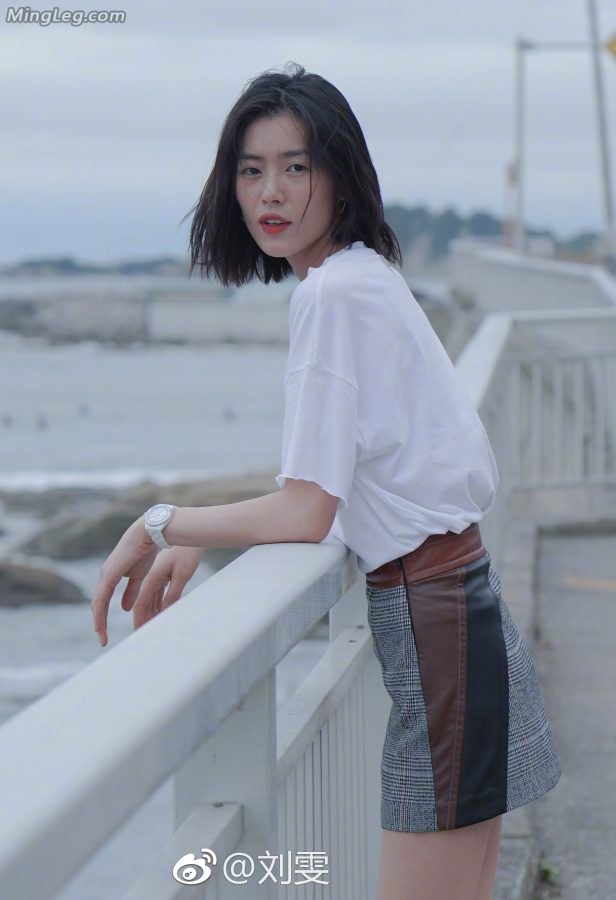刘雯纯美外拍没有高跟鞋长腿依旧诱人(4/6)