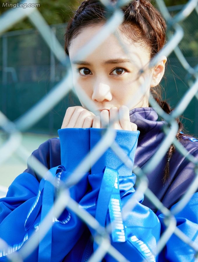 网球场的明星美女刘芸牛仔裙大白腿2(4/5)