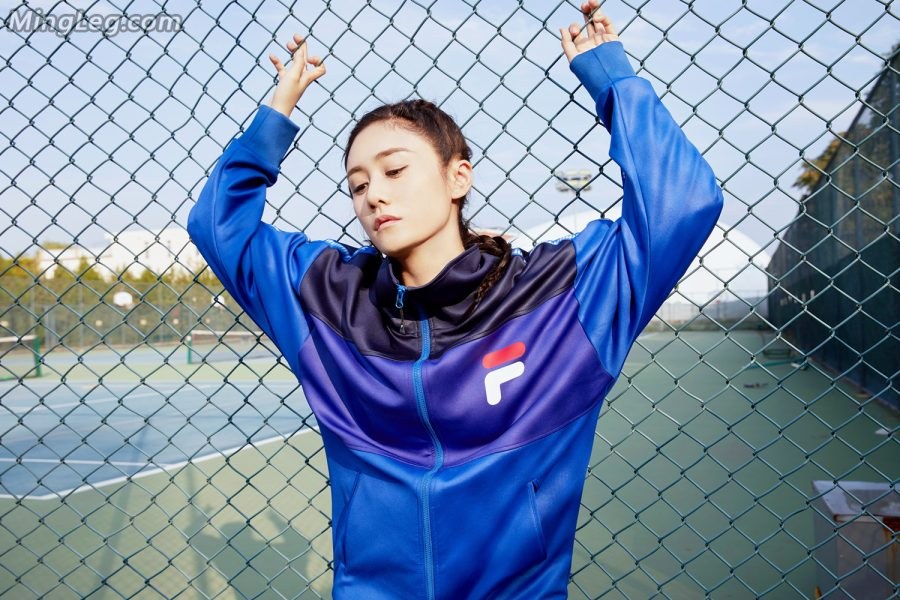 网球场的明星美女刘芸牛仔裙大白腿2(5/5)