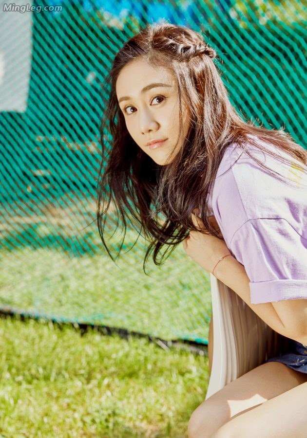 网球场的明星美女刘芸牛仔裙大白腿(2/6)