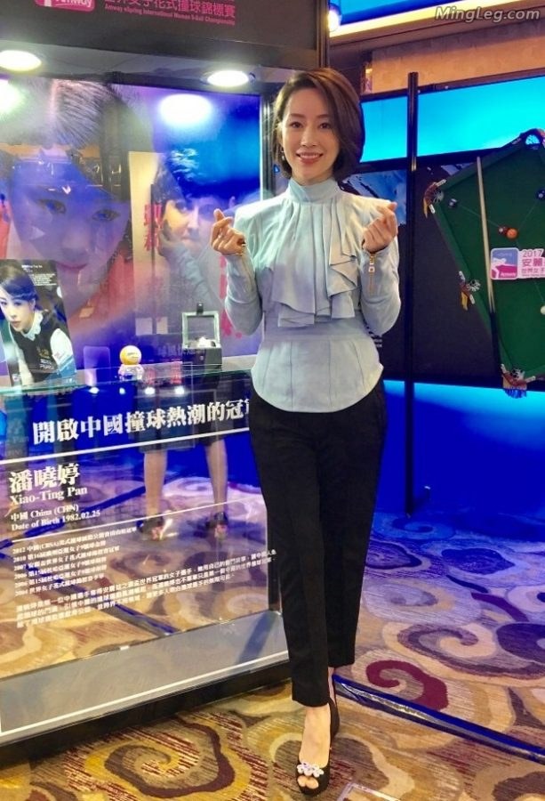 潘晓婷美脚穿超高跟亮相巴黎(10/12)
