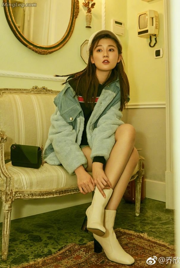 邻家女孩乔欣清新牛仔装暖色写真(1/6)