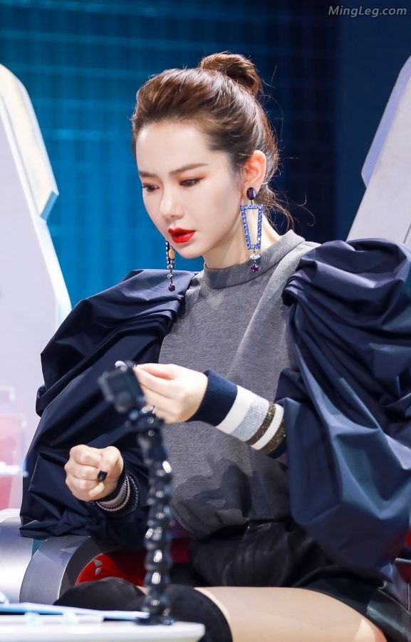 戚薇录制《最强大脑》之长靴大腿(6/9)