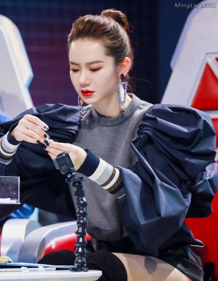 戚薇录制《最强大脑》之长靴大腿(7/9)