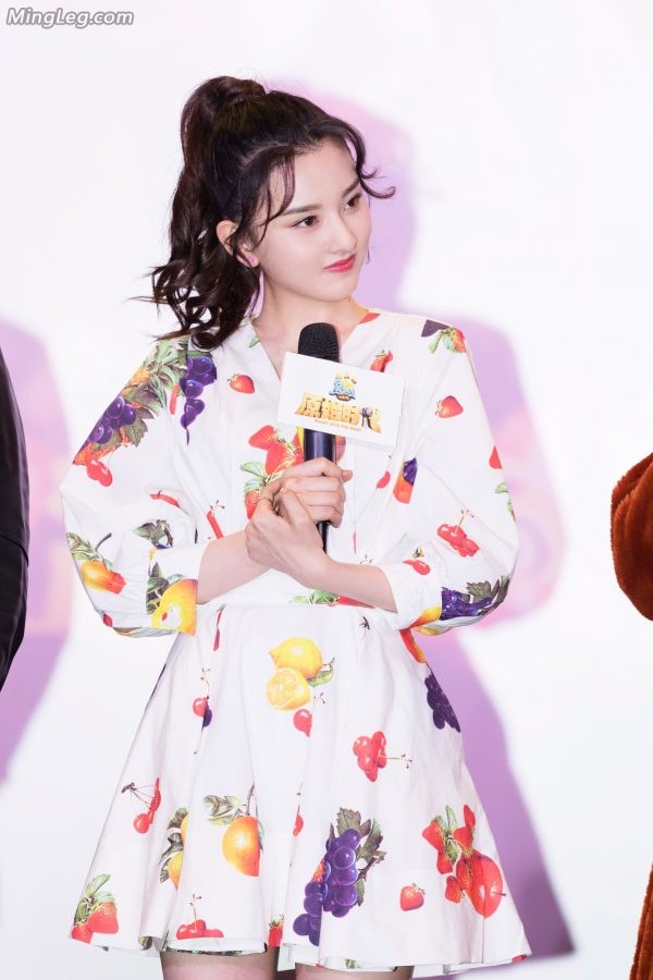 Song Zuer's beautiful legs are so well developed during the promotion of "Bear Infested(2/9)