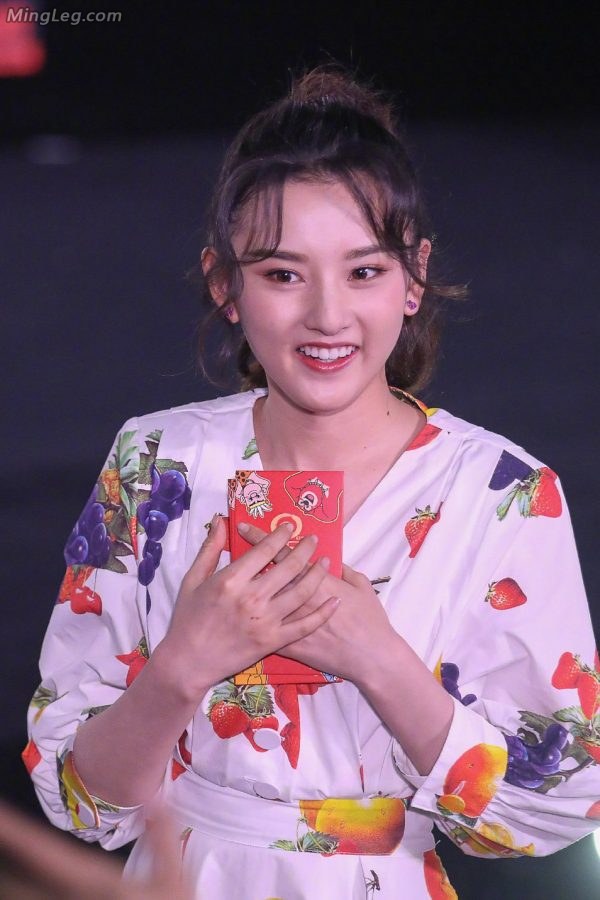宋祖儿宣传熊出没这美腿发育的这么好了(4/9)