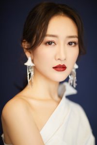 大美妞王鸥出席发布会红唇香肩撩汉满分