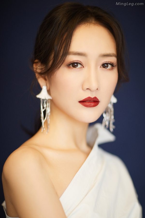 大美妞王鸥出席发布会红唇香肩撩汉满分(7/10)