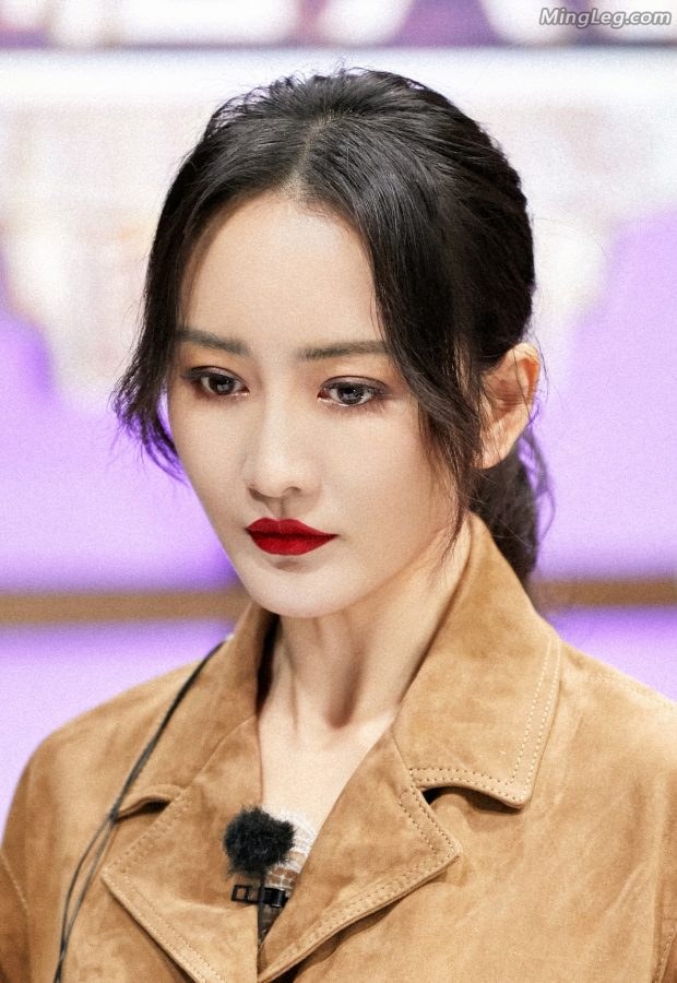 《声临其境》王鸥穿靴子秀性感美腿(5/8)