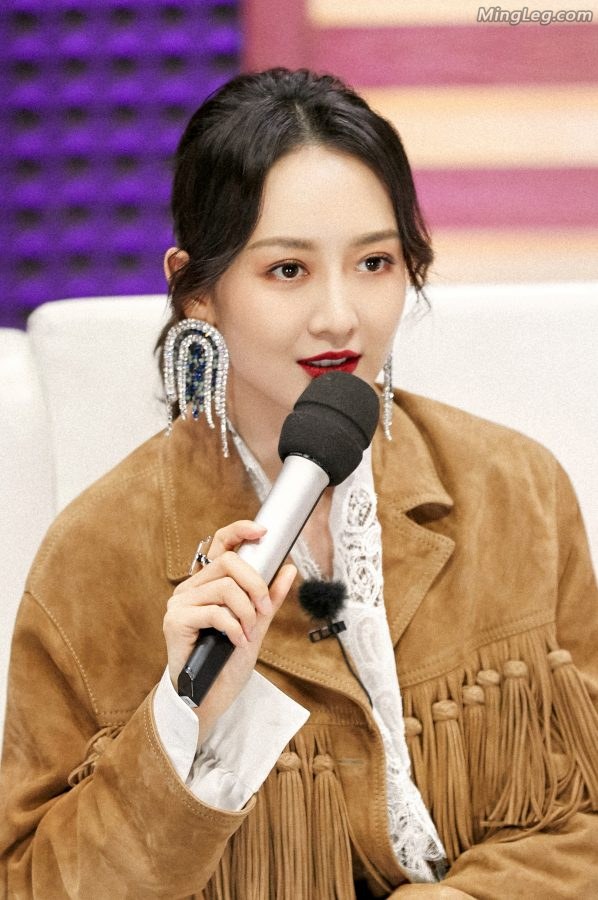《声临其境》王鸥穿靴子秀性感美腿(8/8)