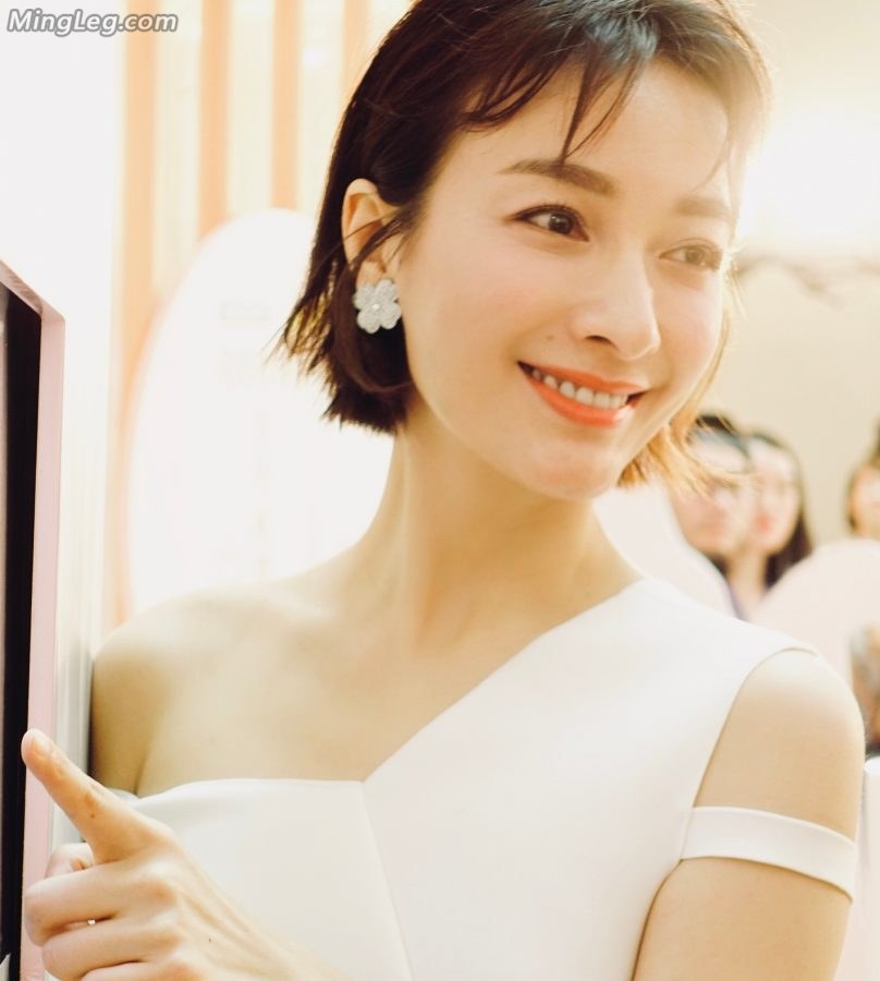 快本主持吴昕白裙凉高跟美足(4/9)