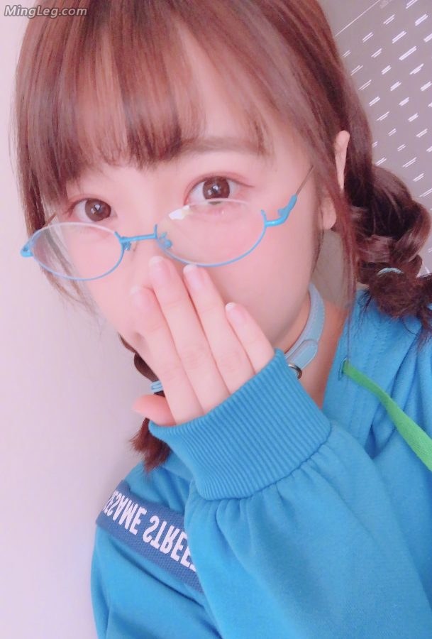 美少女徐娇穿短筒棉袜可爱自拍(6/8)