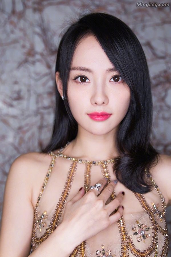 The high-looking beauty Zhang Jiani in a gauze skirt and small breasts are a bit sexy(3/6)