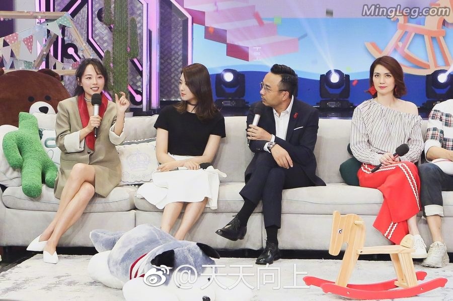 张嘉倪录节目优雅翘腿想把她带走(5/5)