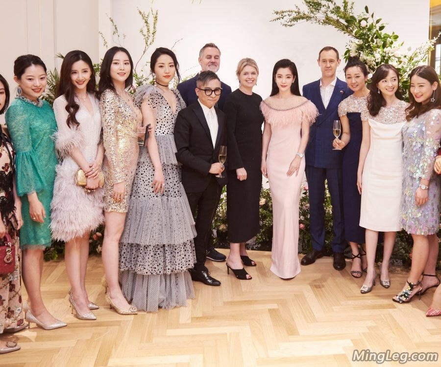 甜甜的陈欣予美腿交叉看秀(4/6)