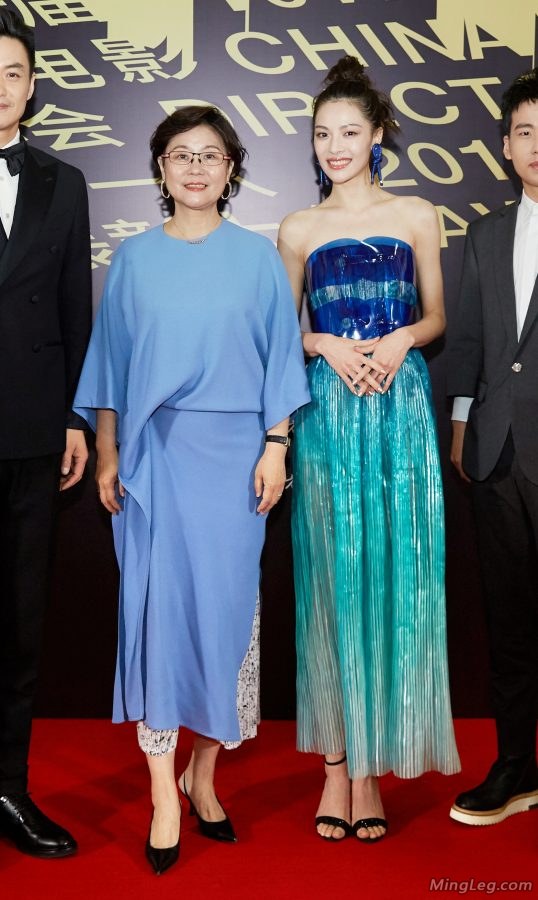 这是谁家媳妇儿，钟楚曦玉足美背(10/11)