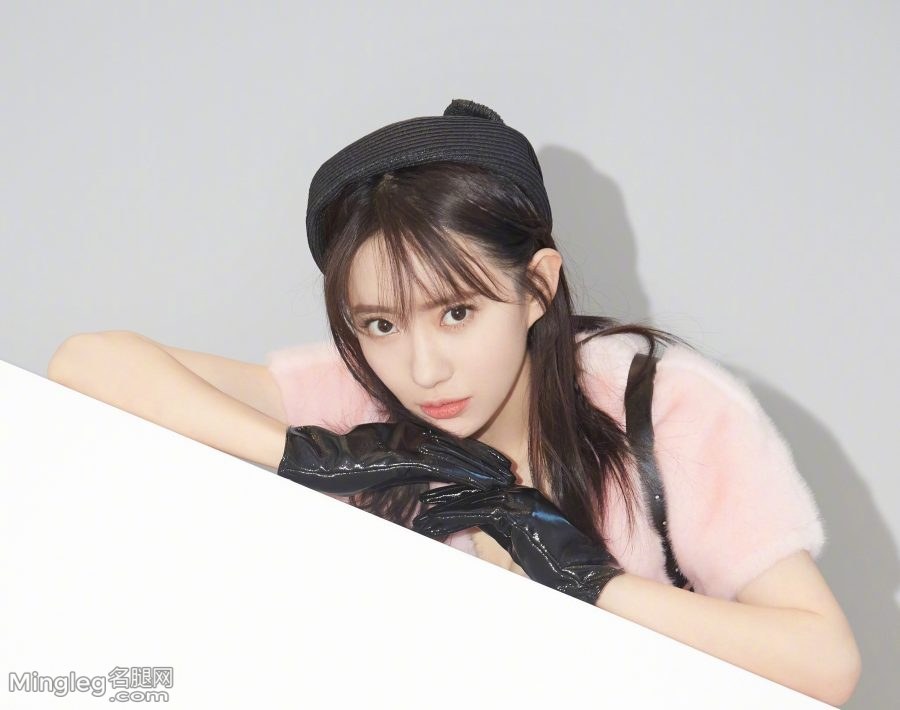 可爱的小粉兔刘萌萌白靴走秀(6/8)