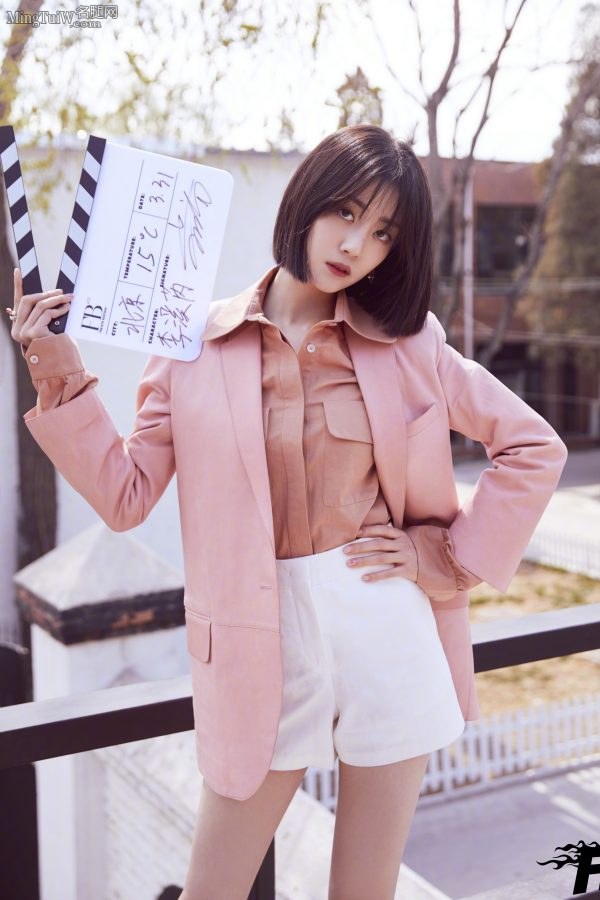 甜美的背景女孩李溪芮短发长腿有点儿酷(4/6)