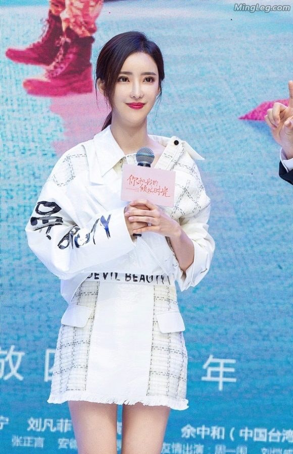 模特出身的刘凡菲靴子长腿可玩(6/7)