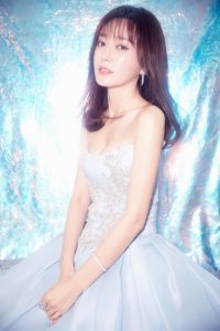 微博年度女神秦岚姐姐美肩玉乳