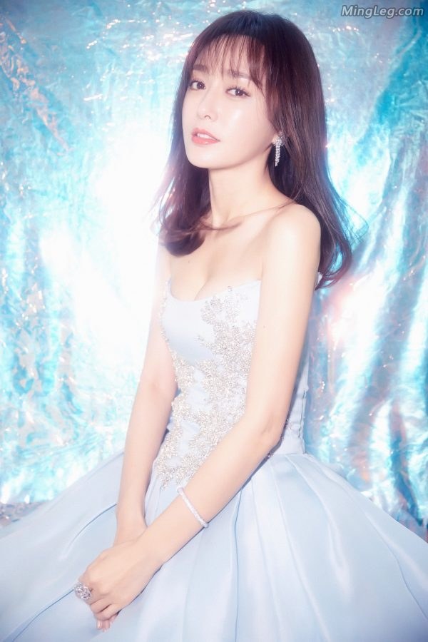 微博年度女神秦岚姐姐美肩玉乳(12/15)
