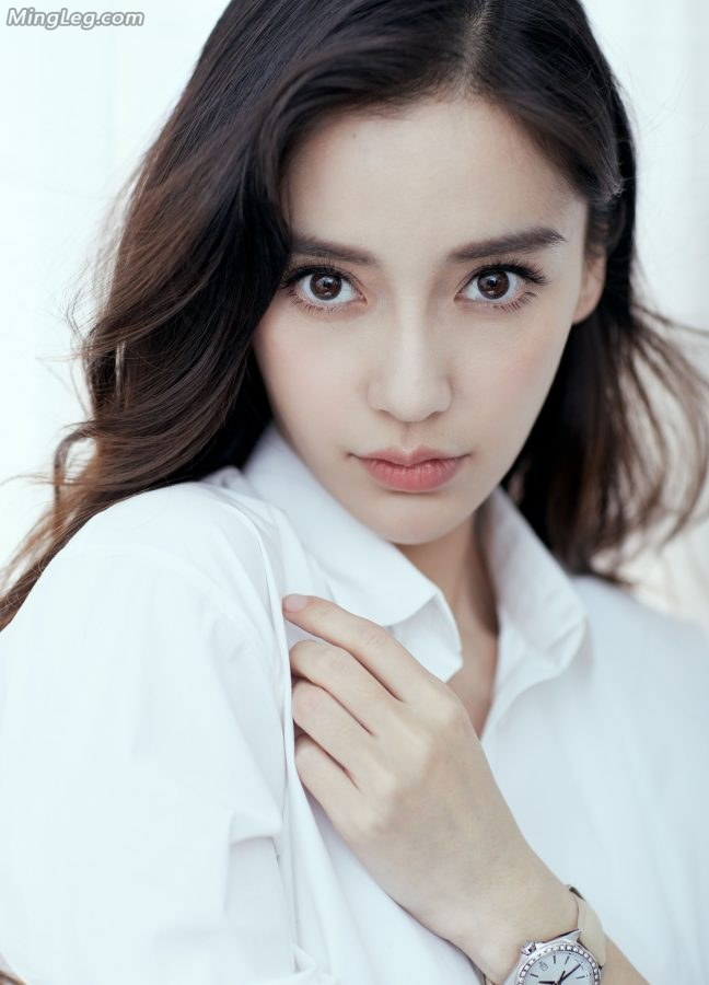 Drunken and beautiful young woman Angelababy Yang Ying has charming tattoos on her feet(11/17)